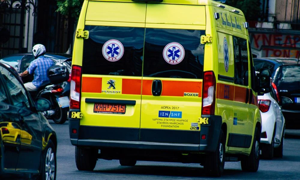 Πειραιάς: Νέο σοβαρό τροχαίο με παράσυρση πεζού - Ηλικιωμένος επιχείρησε αιφνιδιαστικά να διασχίσει το δρόμο